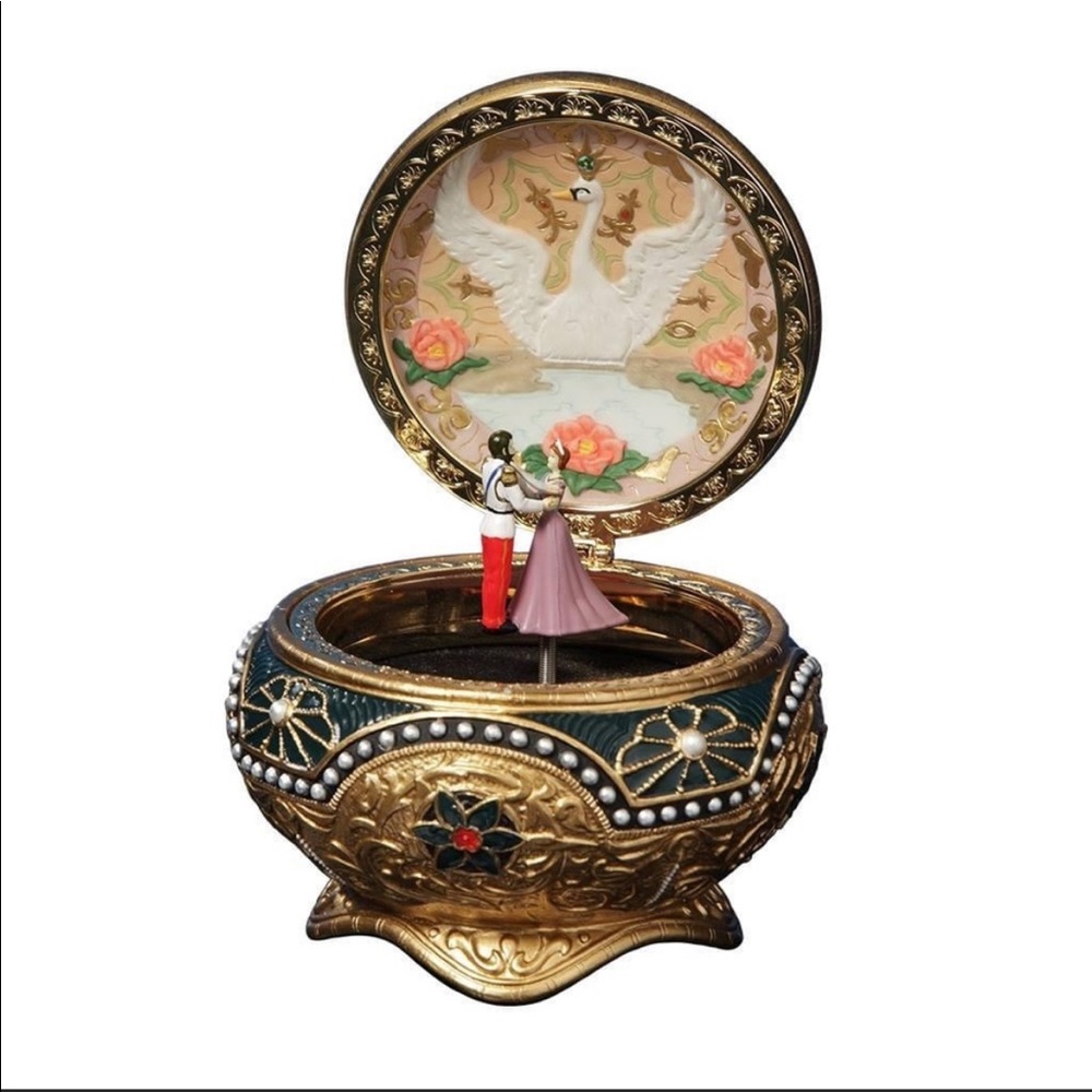 ISO!!!  1997 Anastasia Music Box